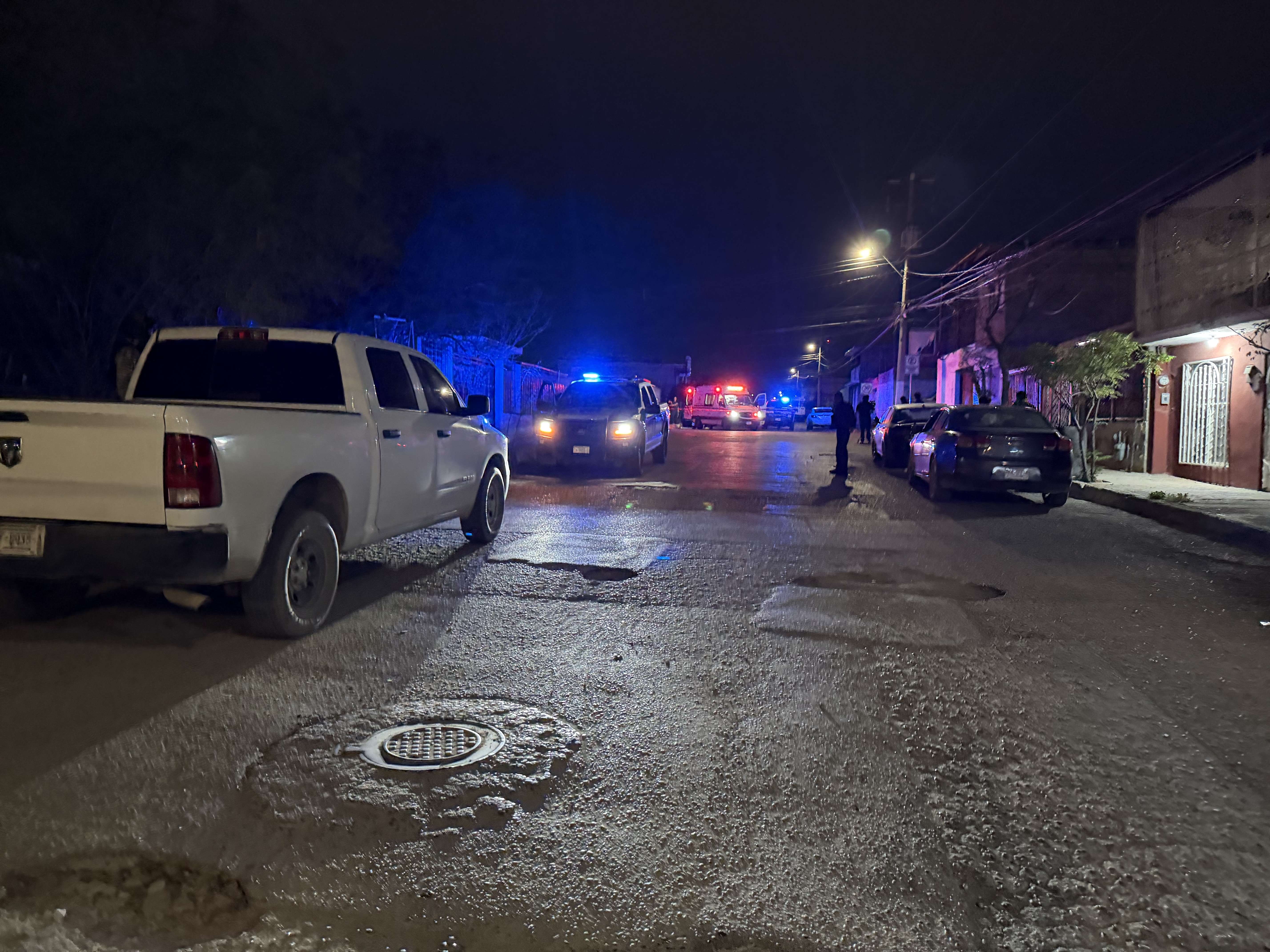 Hombre recibe disparos en el rostro y una mano