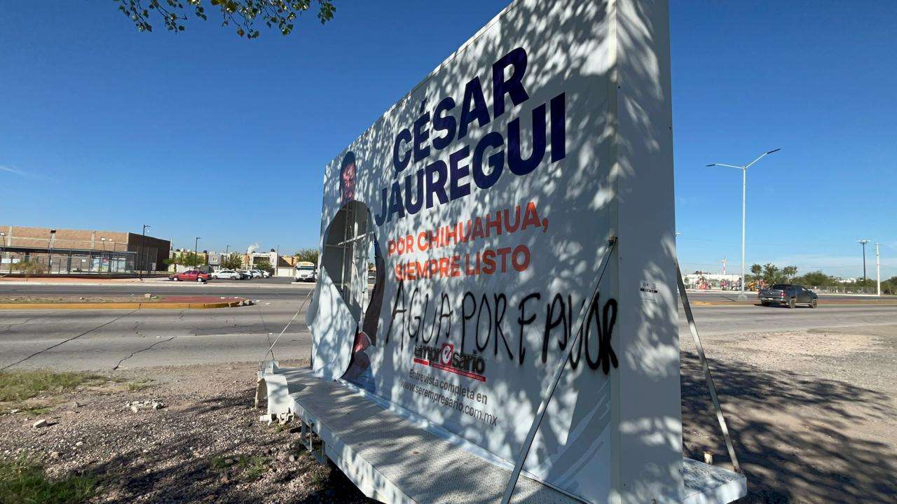 Destrozan publicidad de Jáuregui y Olson sobre la Vialidad Sacramento