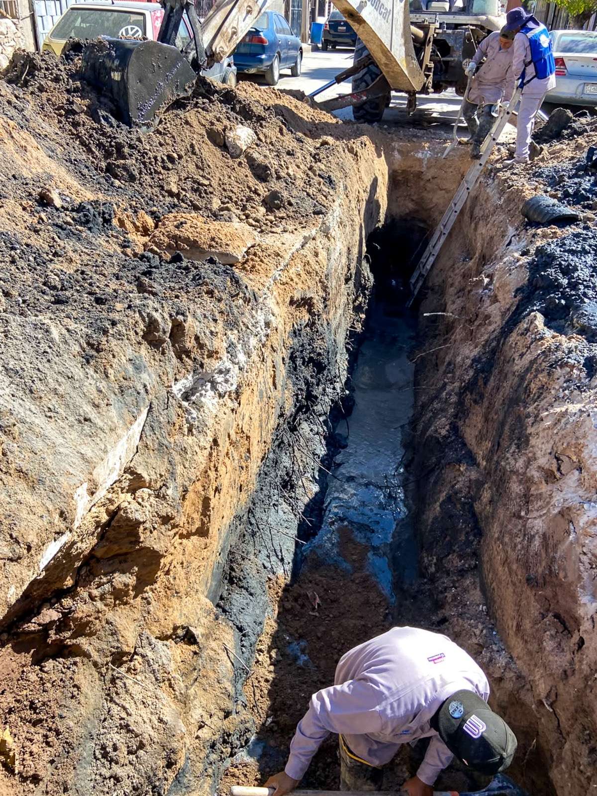 Reparan tuberías y atienden problemas de drenaje en Lucio Cabañas