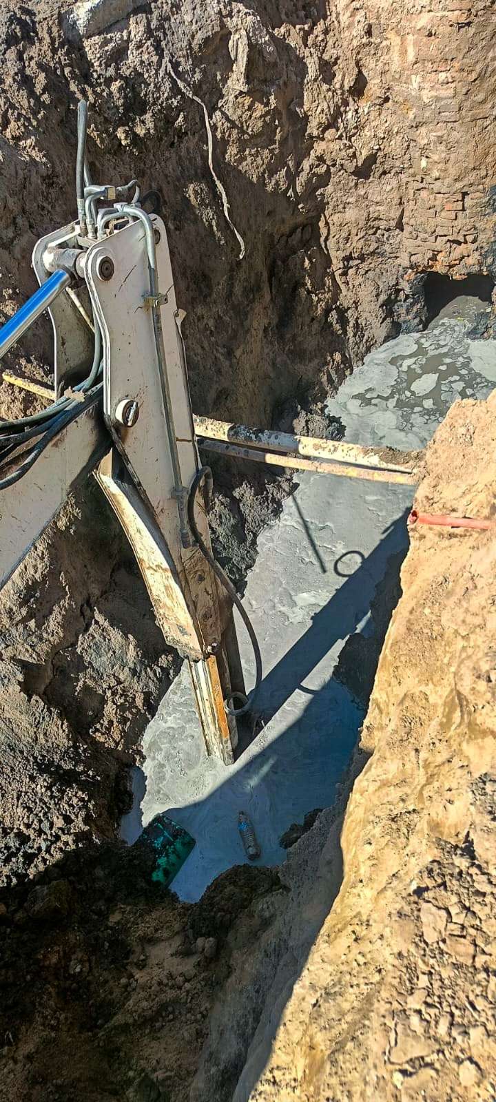 Reparan tuberías y atienden problemas de drenaje en Lucio Cabañas