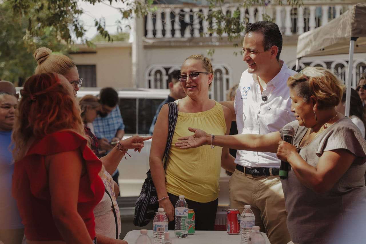 Reciben vecinos de Juárez a Marco Bonilla para exponerle las necesidades de la zona