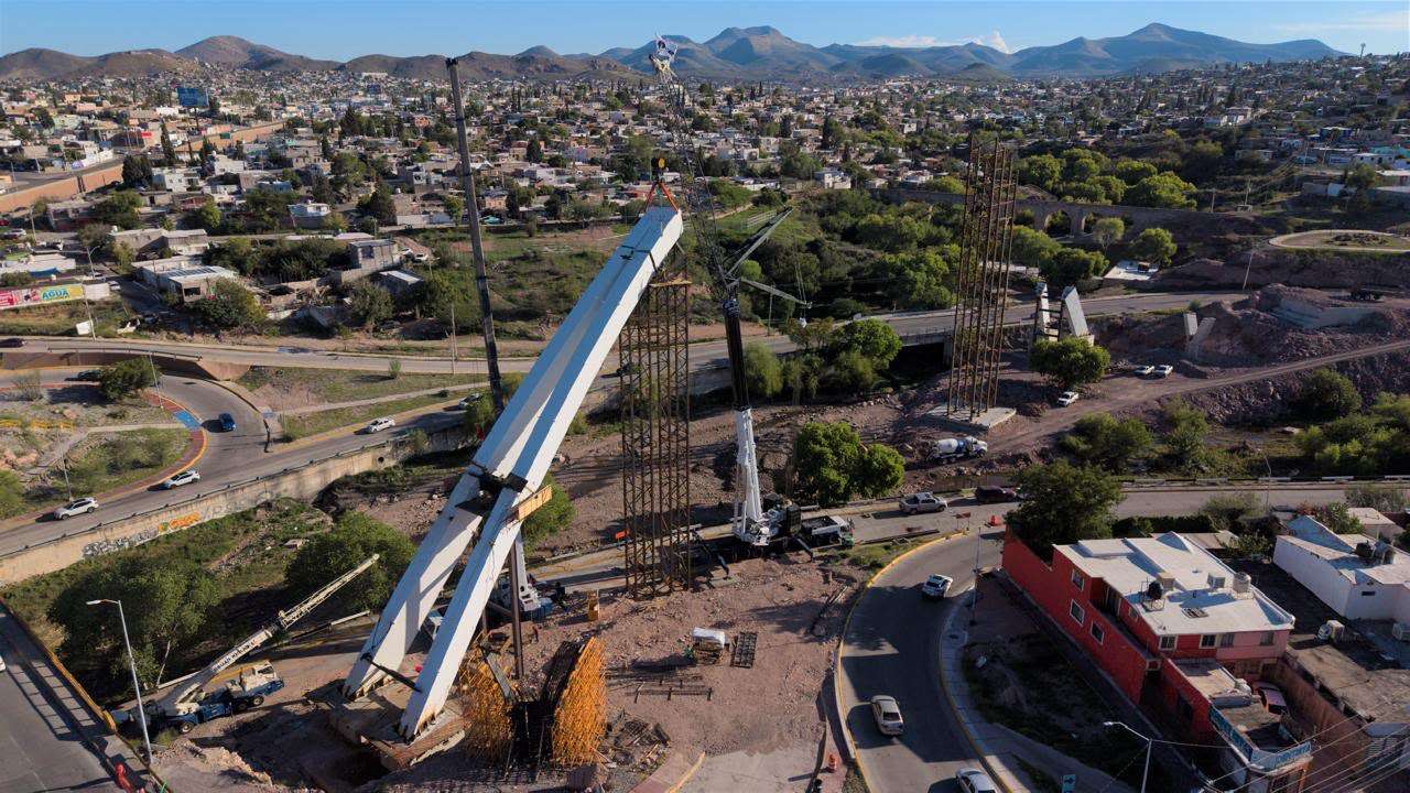 Avanza montaje de la sección 3 del arco de la Gaza atirantada