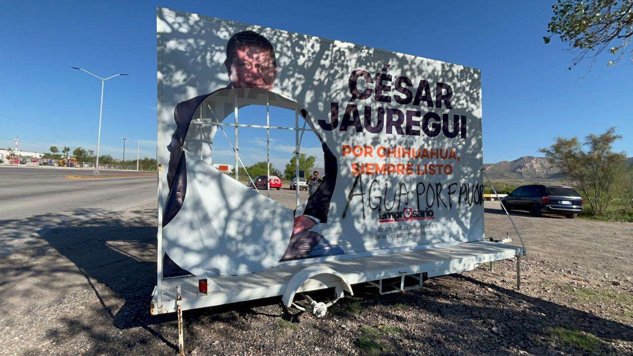 Destrozan publicidad de Jáuregui y Olson sobre la Vialidad Sacramento