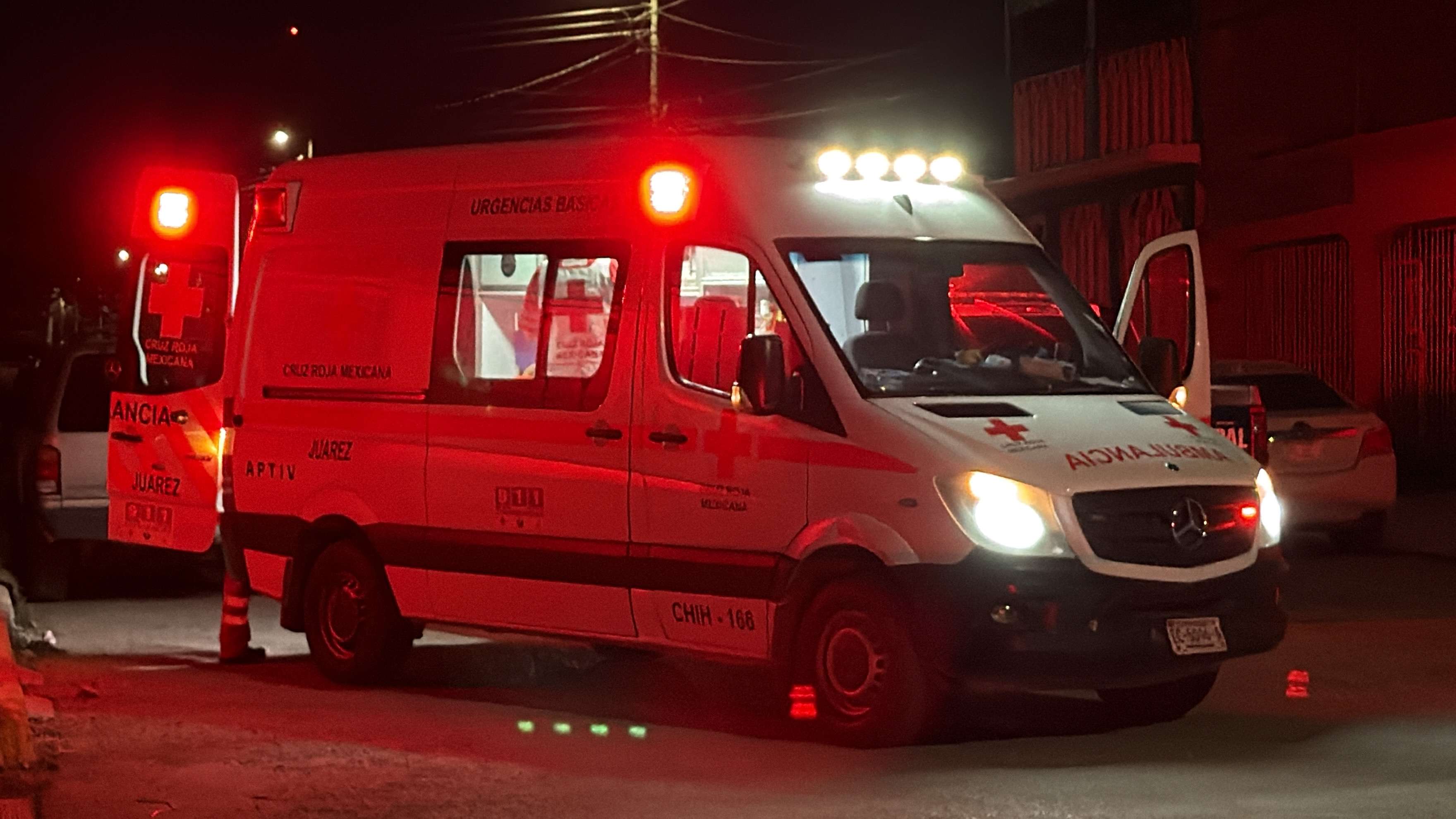 Hombre recibe disparos en el rostro y una mano