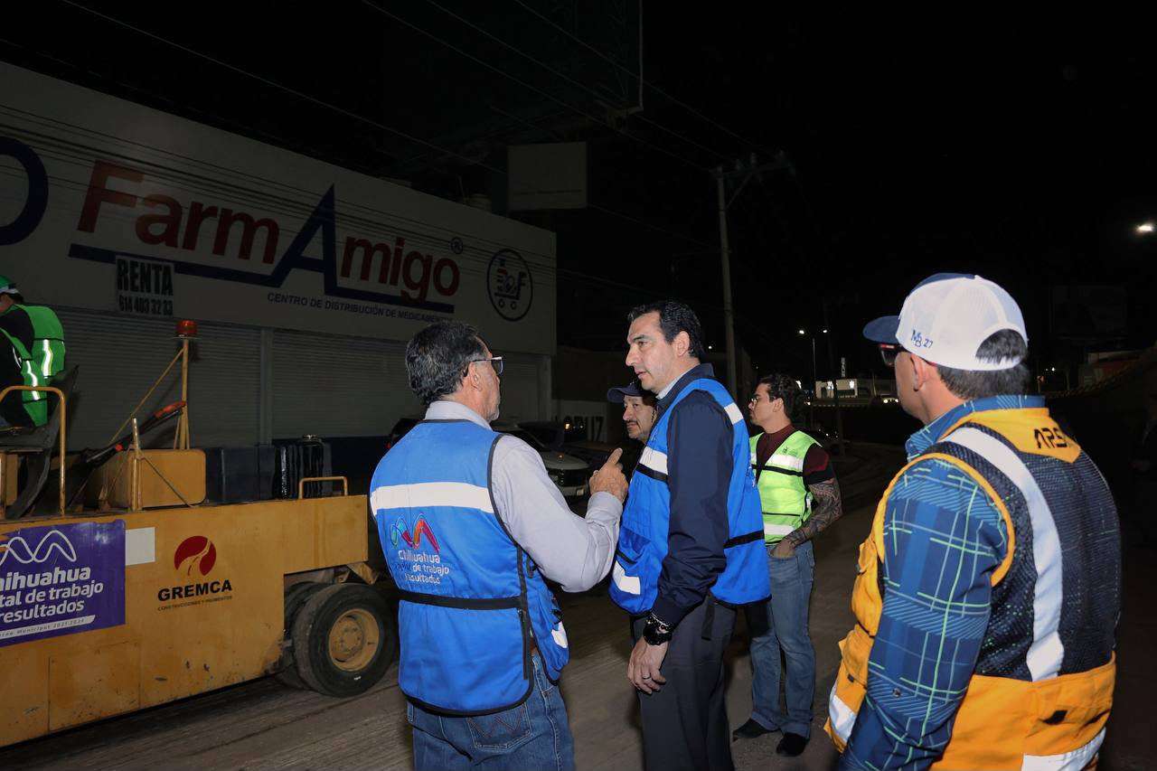 Supervisa René Chavira recarpeteo nocturno en el Perijuv