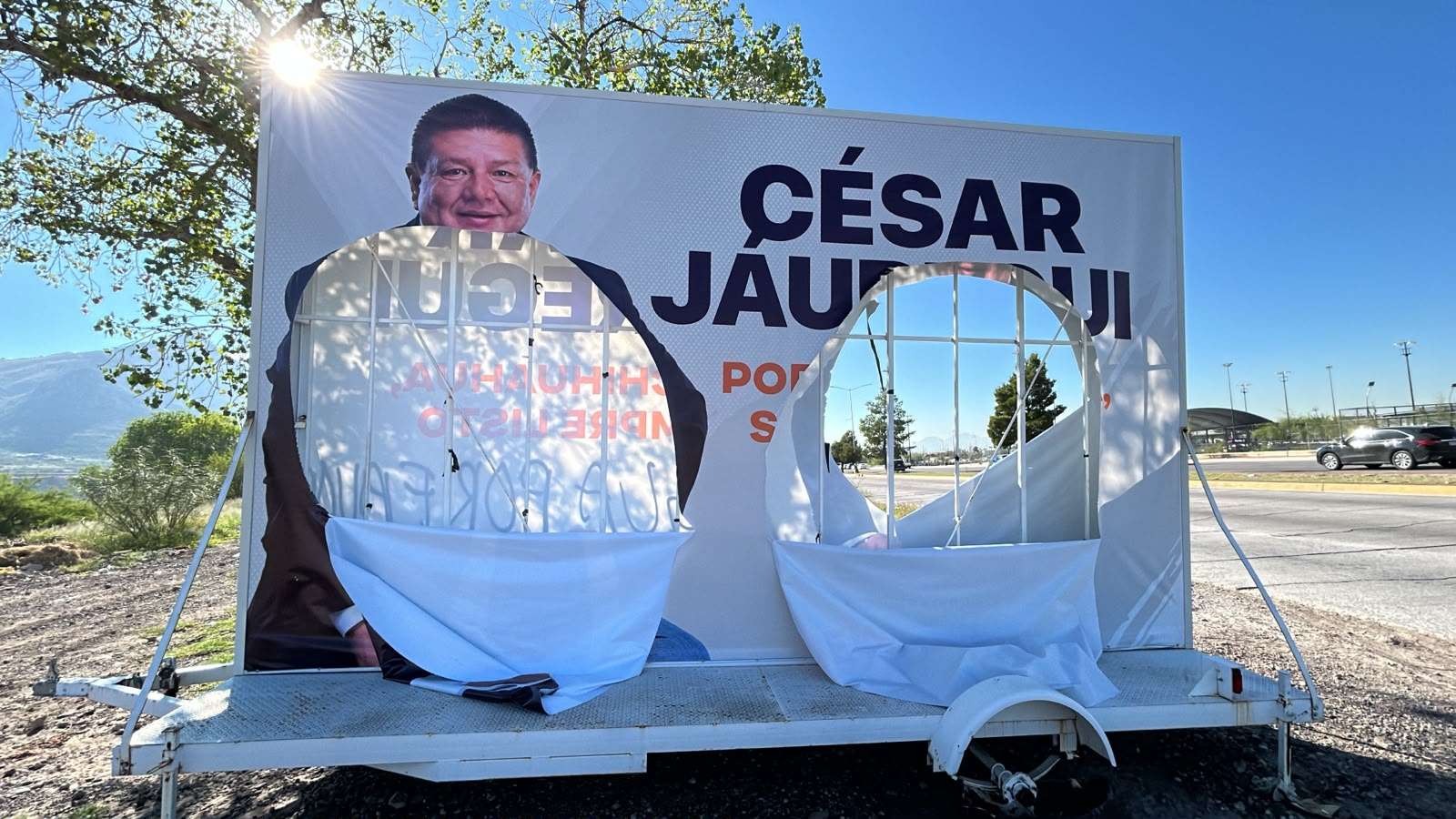 Destrozan publicidad de Jáuregui y Olson sobre la Vialidad Sacramento