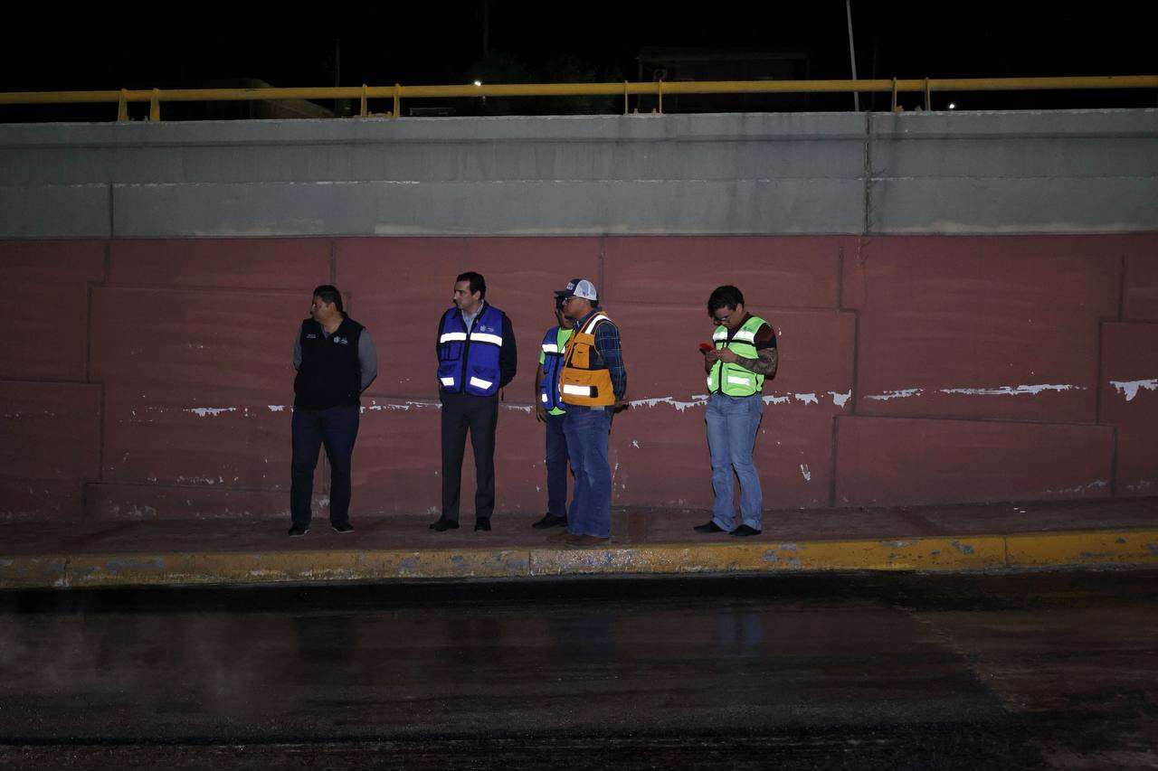 Supervisa René Chavira recarpeteo nocturno en el Perijuv