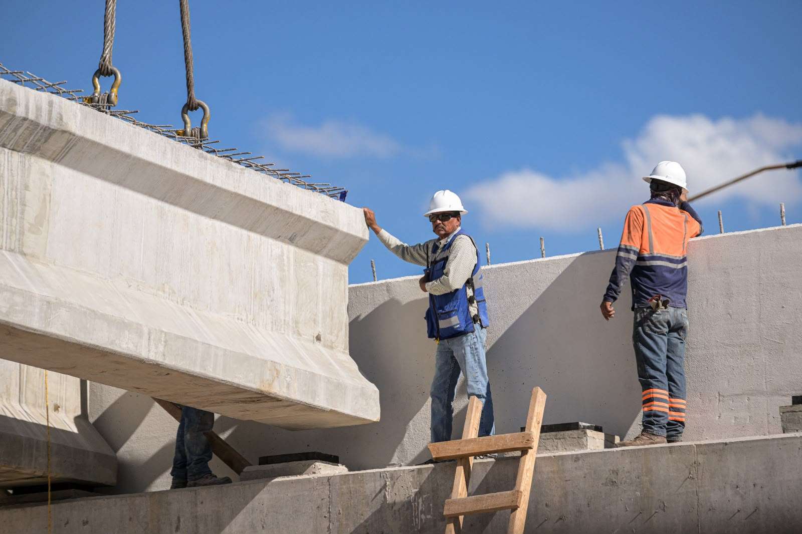 Supervisa Maru Campos obras viales en Chihuahua 