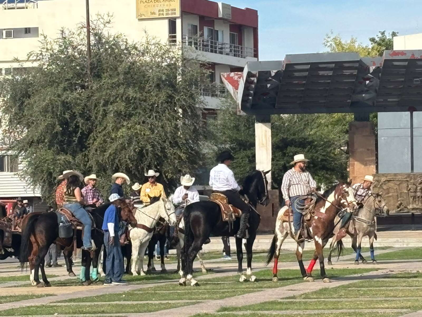 Favorece cabalgata de Expogan a la promoción de la ganadería: René Chavira