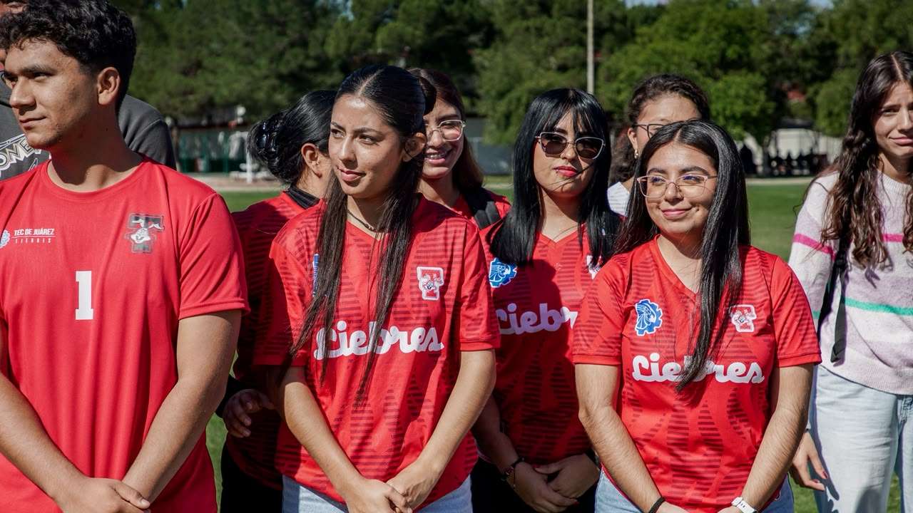 Entregan Bravos becas a estudiantes y atletas de ITCJ