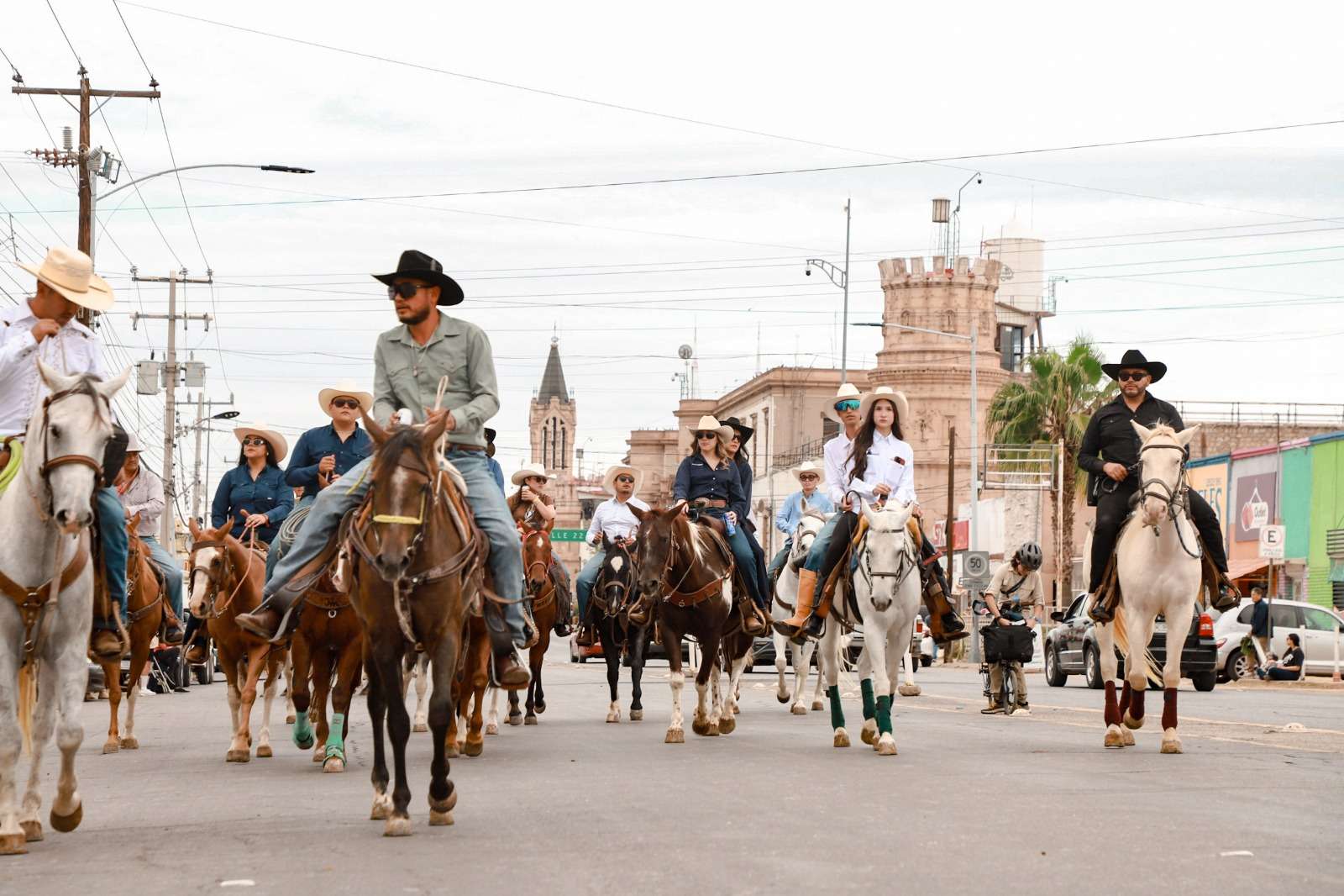 Encienden la fiesta de Expogan Chihuahua