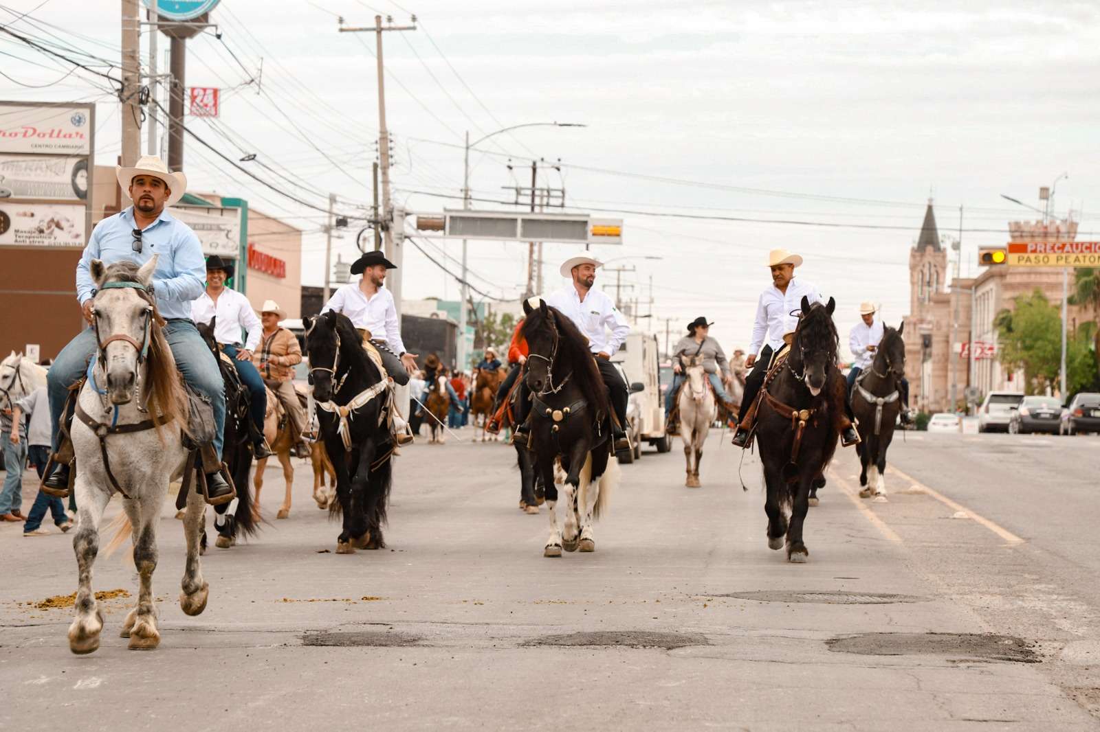 Encienden la fiesta de Expogan Chihuahua