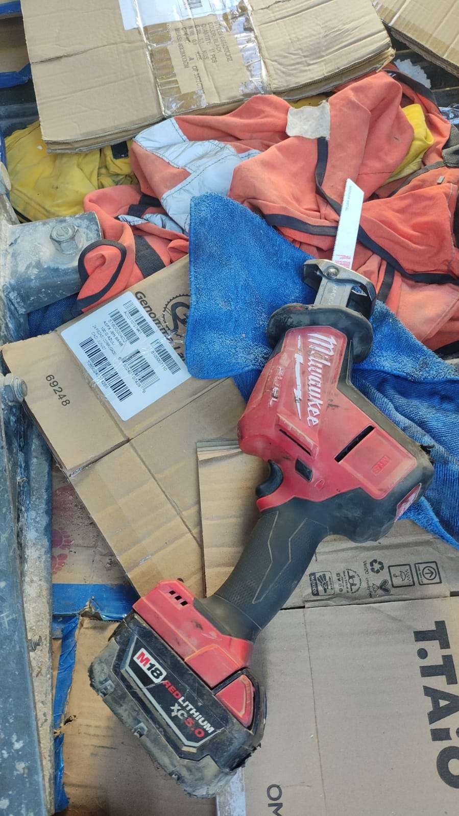 Detienen a dos narcomenudistas, los señalan por robar catalizadores