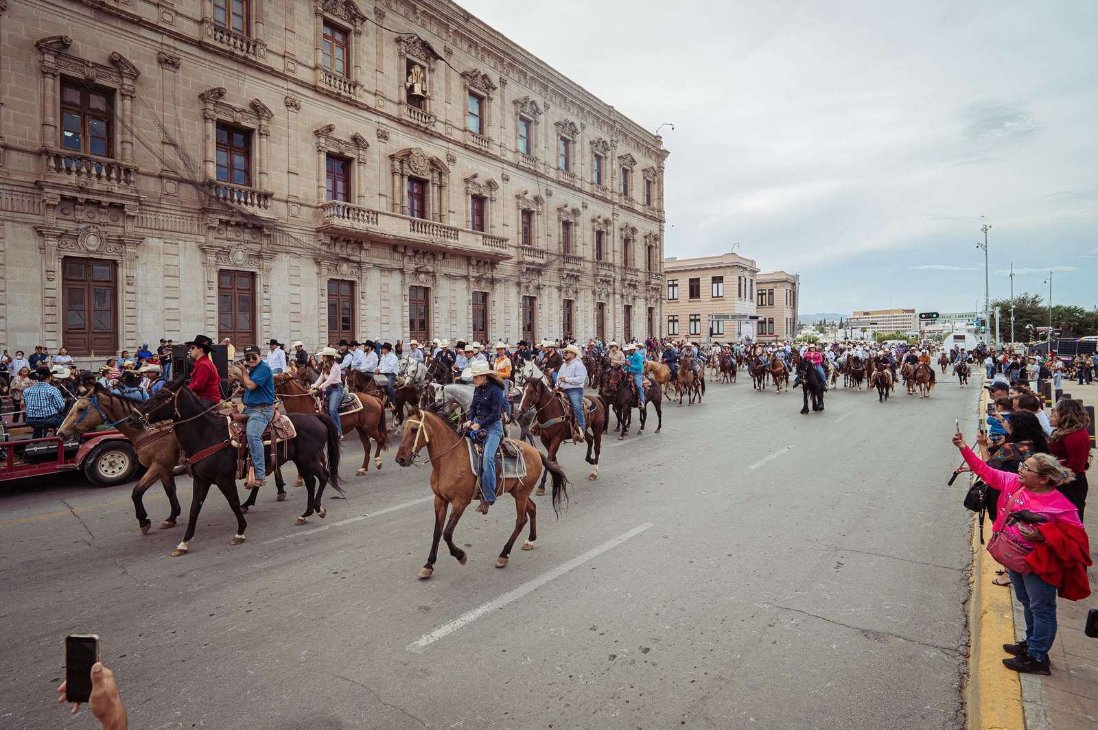 Encienden la fiesta de Expogan Chihuahua