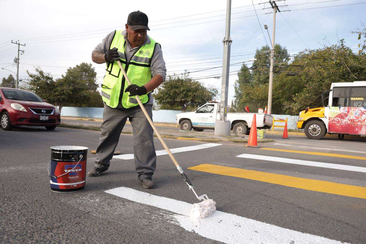 Intensifican bacheo en la ciudad; René Chavira supervisa labores