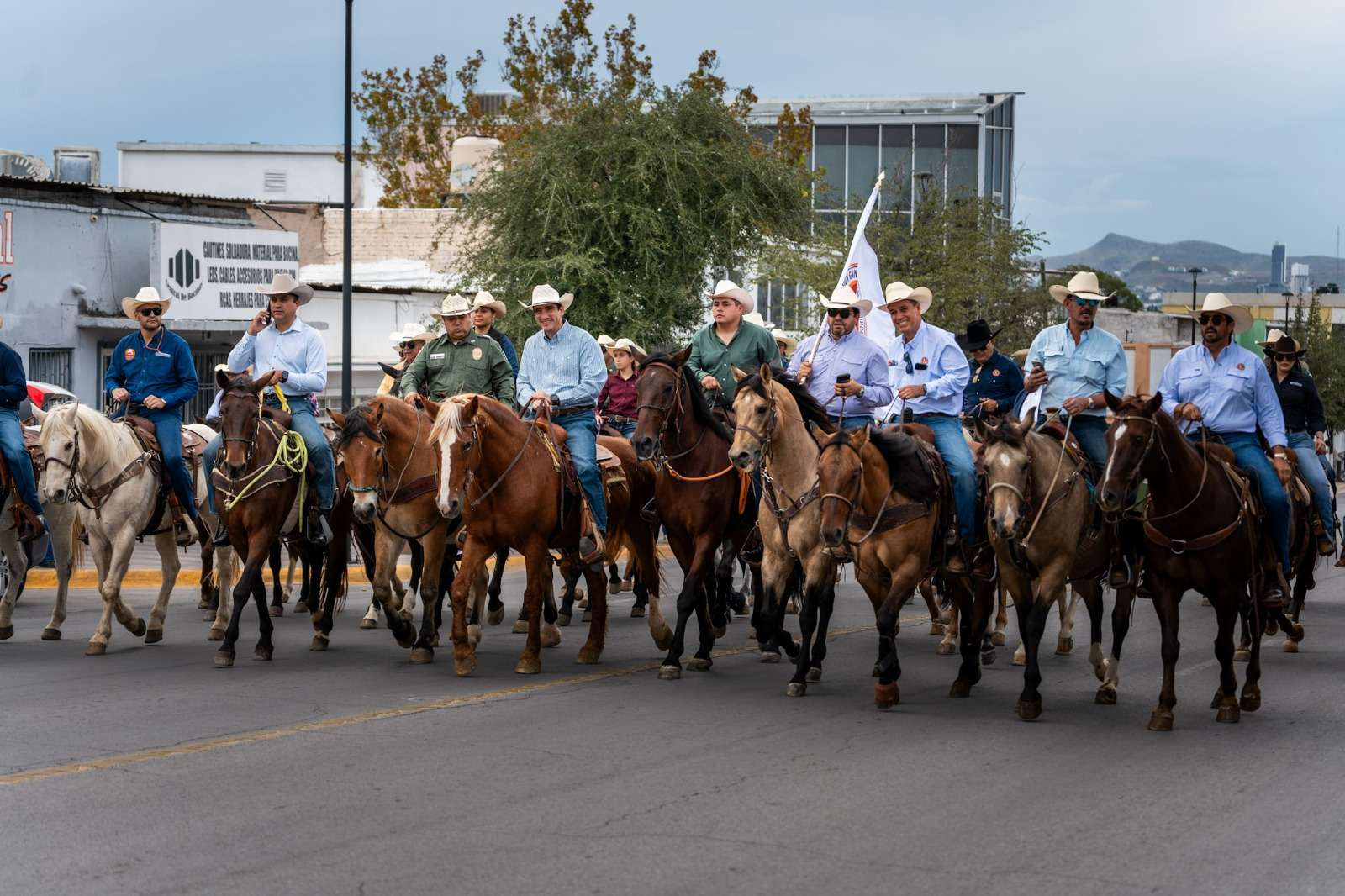 Encienden la fiesta de Expogan Chihuahua