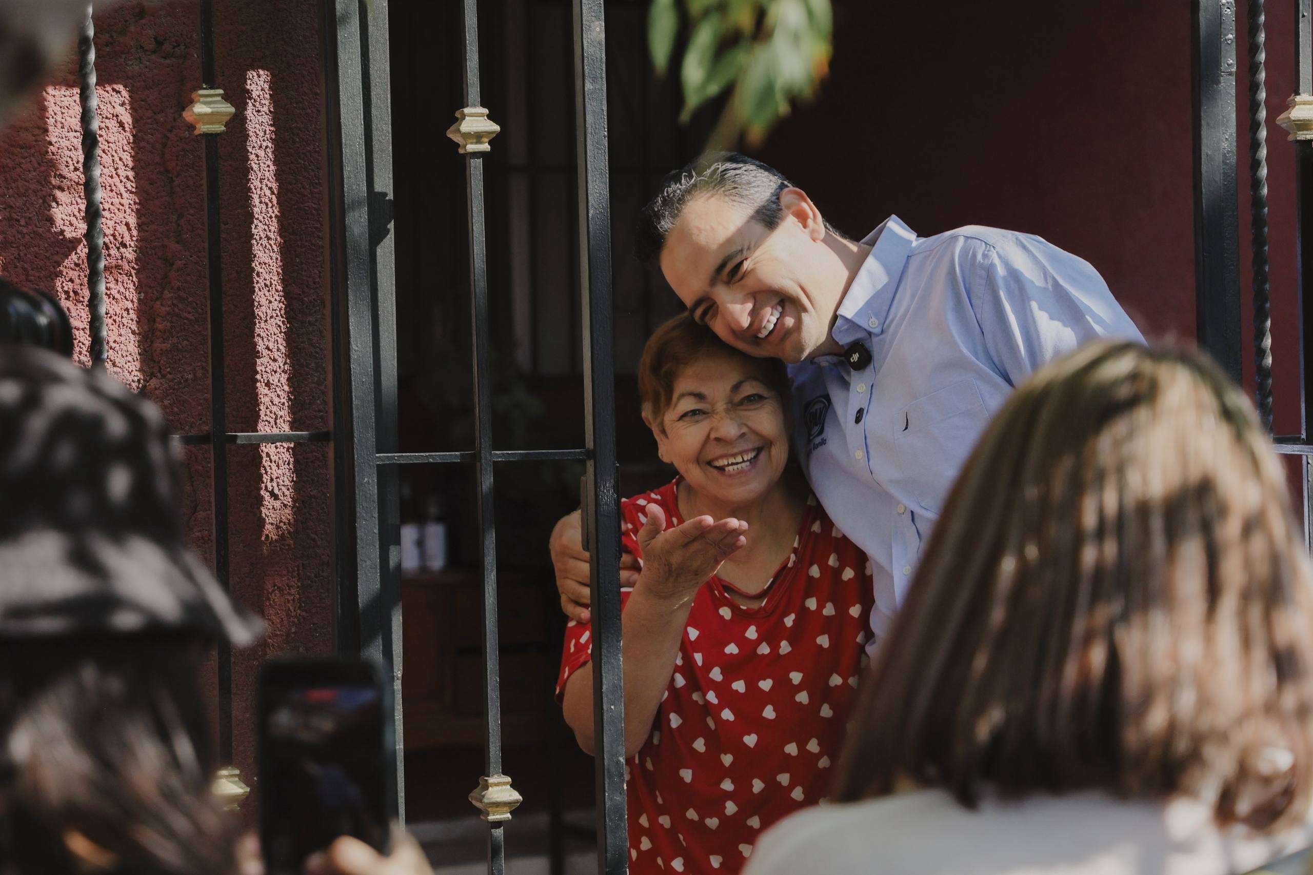 Escucha Marco Bonilla propuestas y necesidades de vecinos de la colonia Juárez Nuevo
