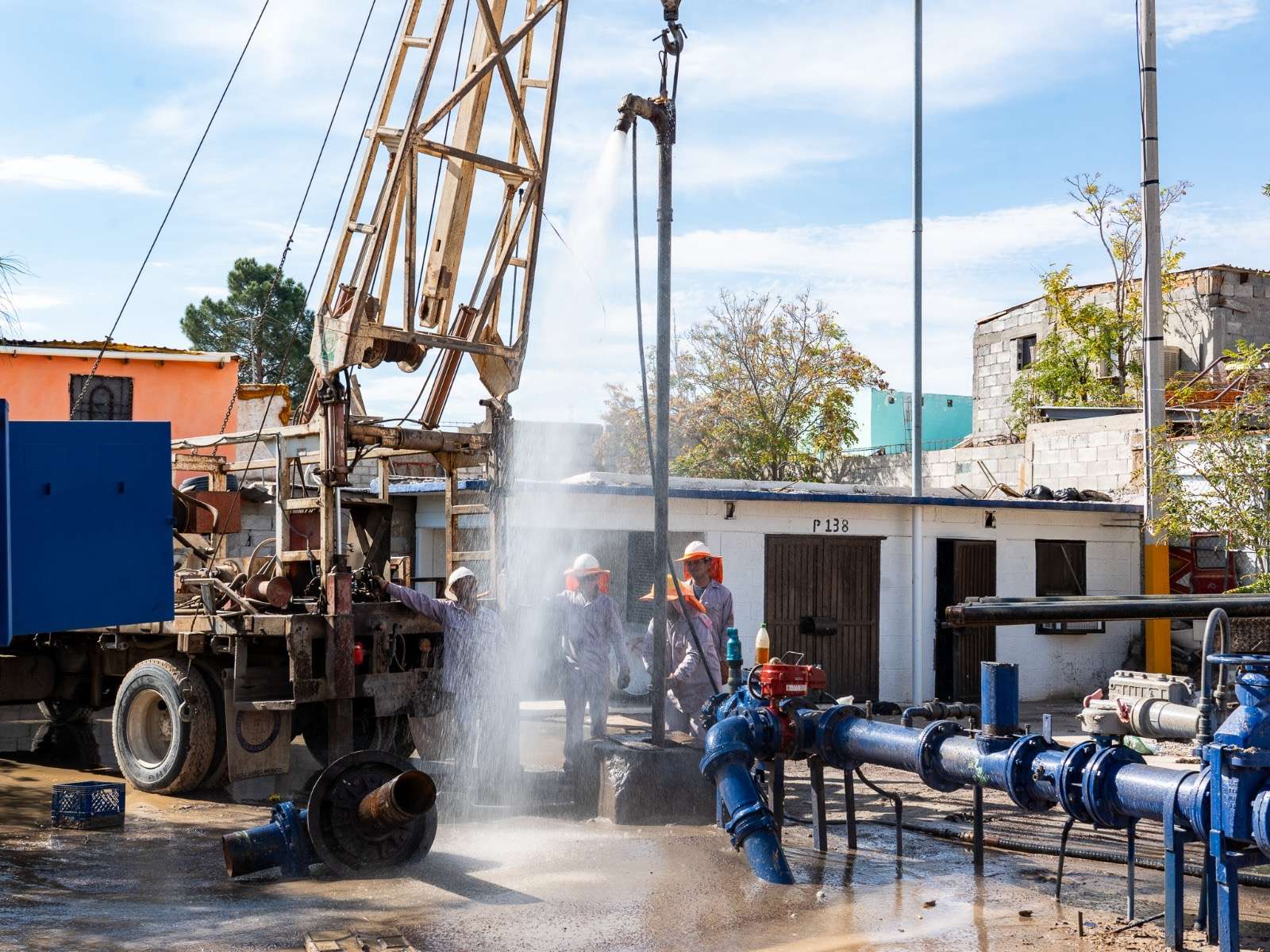 Continúan con la reparación del pozo 138