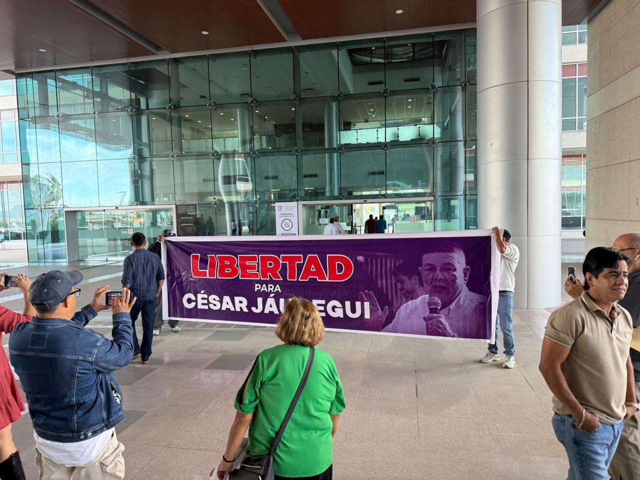 Exigen panistas libertad para Jáuregui en el tribunal