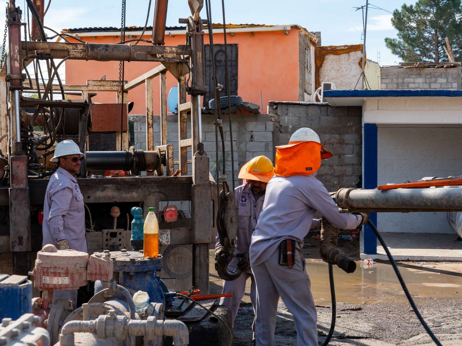 Continúan con la reparación del pozo 138
