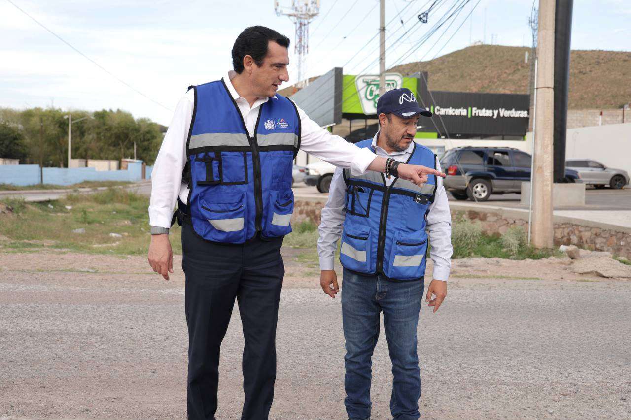 Intensifican bacheo en la ciudad; René Chavira supervisa labores