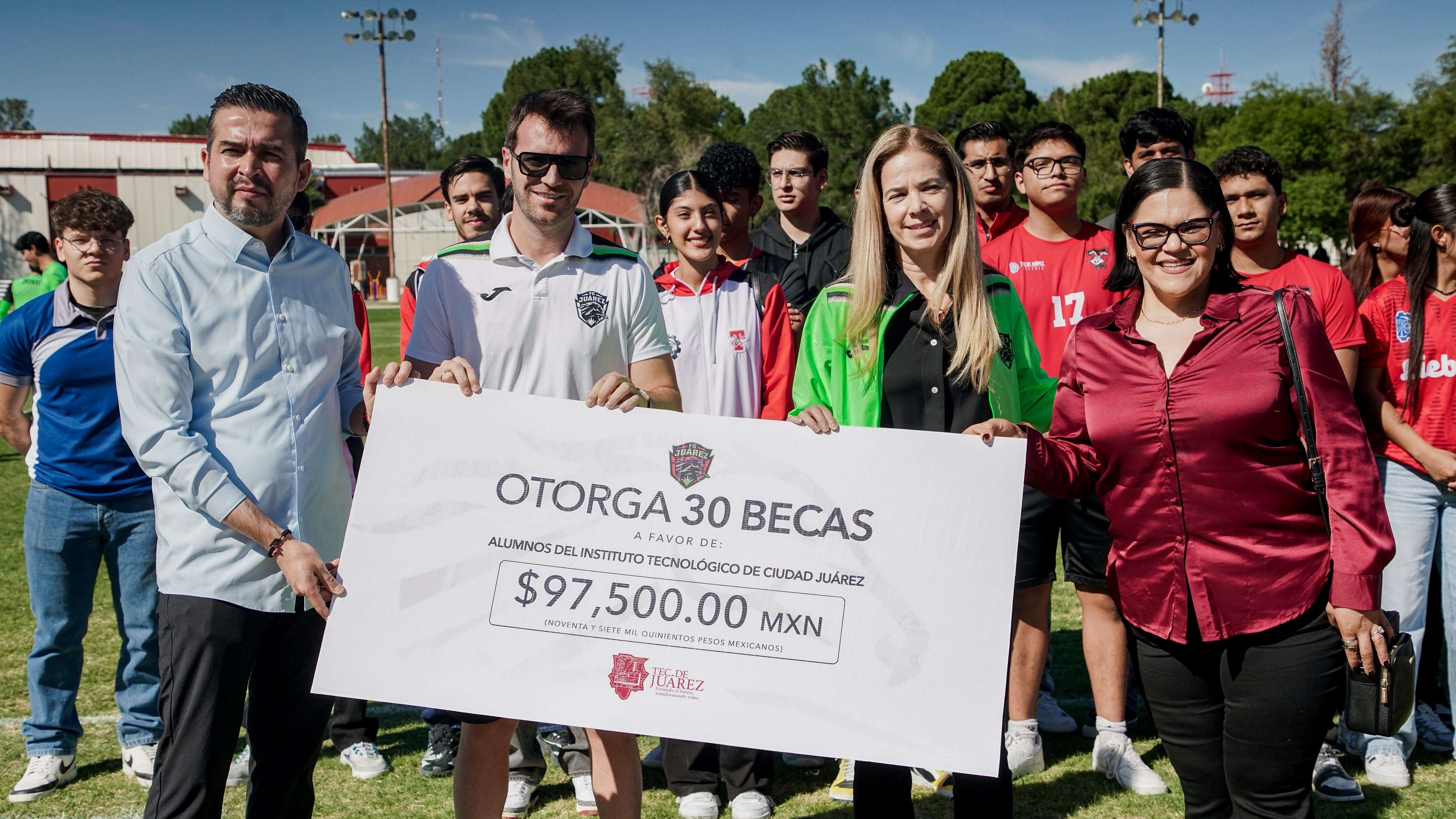 Entregan Bravos becas a estudiantes y atletas de ITCJ