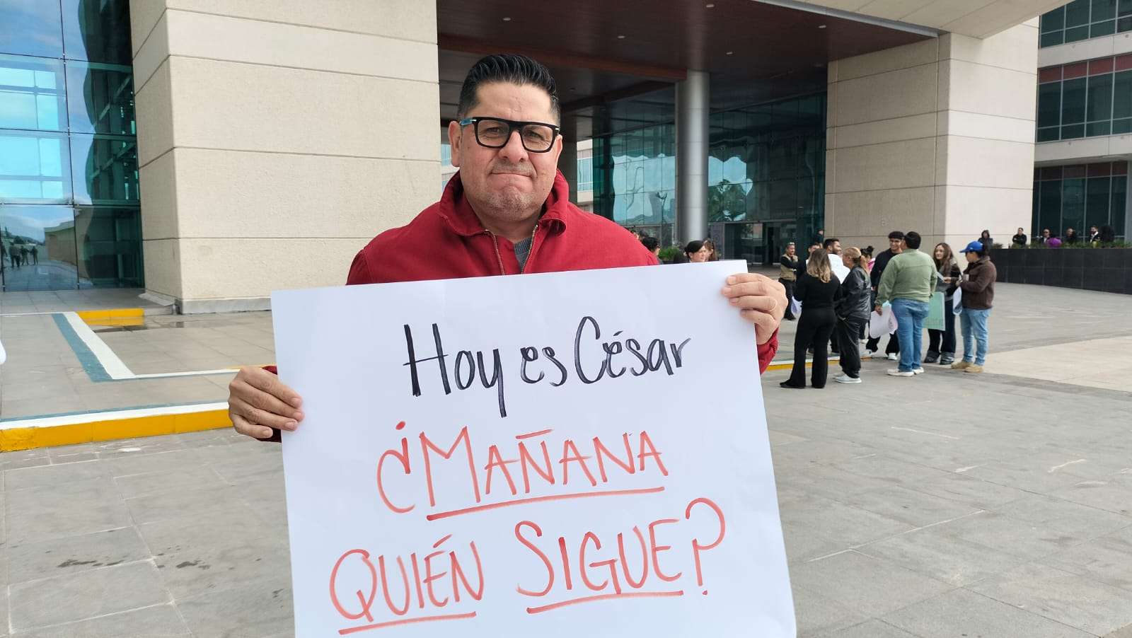 Convocan a protesta y caravana en respaldo a Jáuregui este sábado 
