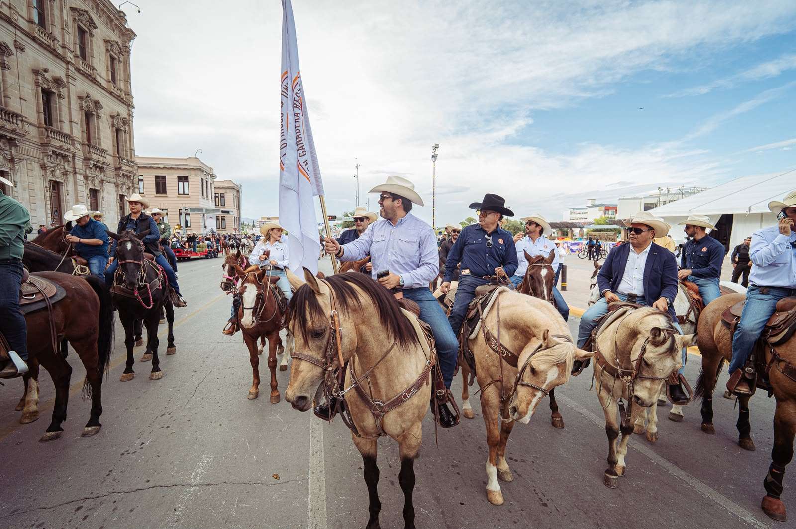 Encienden la fiesta de Expogan Chihuahua