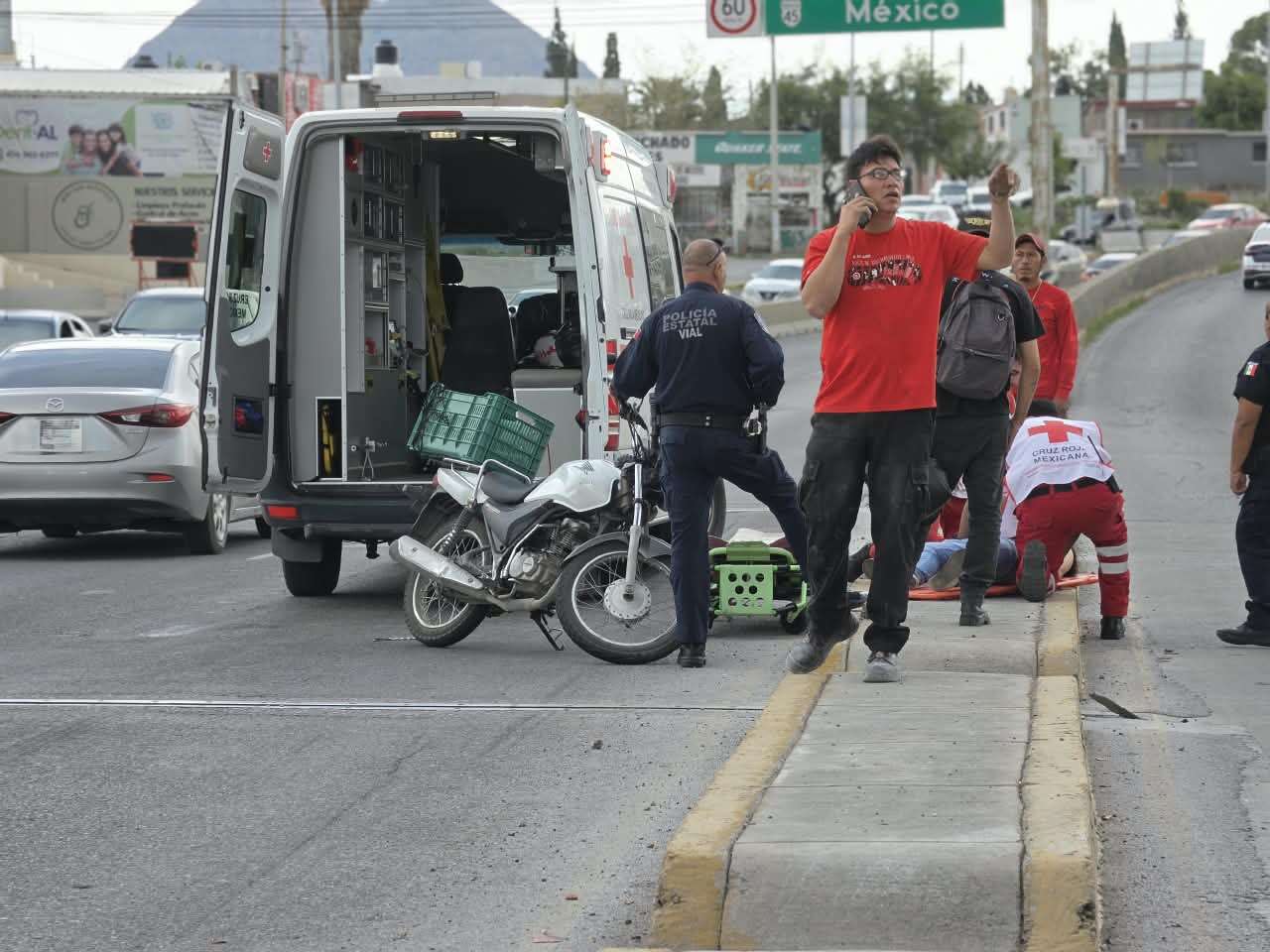 Resulta lesionado motociclista tras choque en Perif. de la Juventud