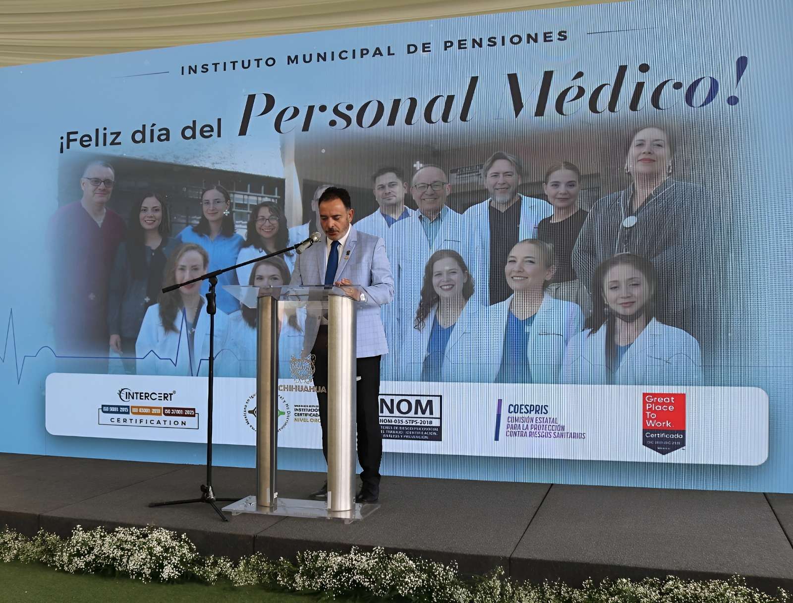 Reconoce Municipio labor y dedicación del personal médico en su día