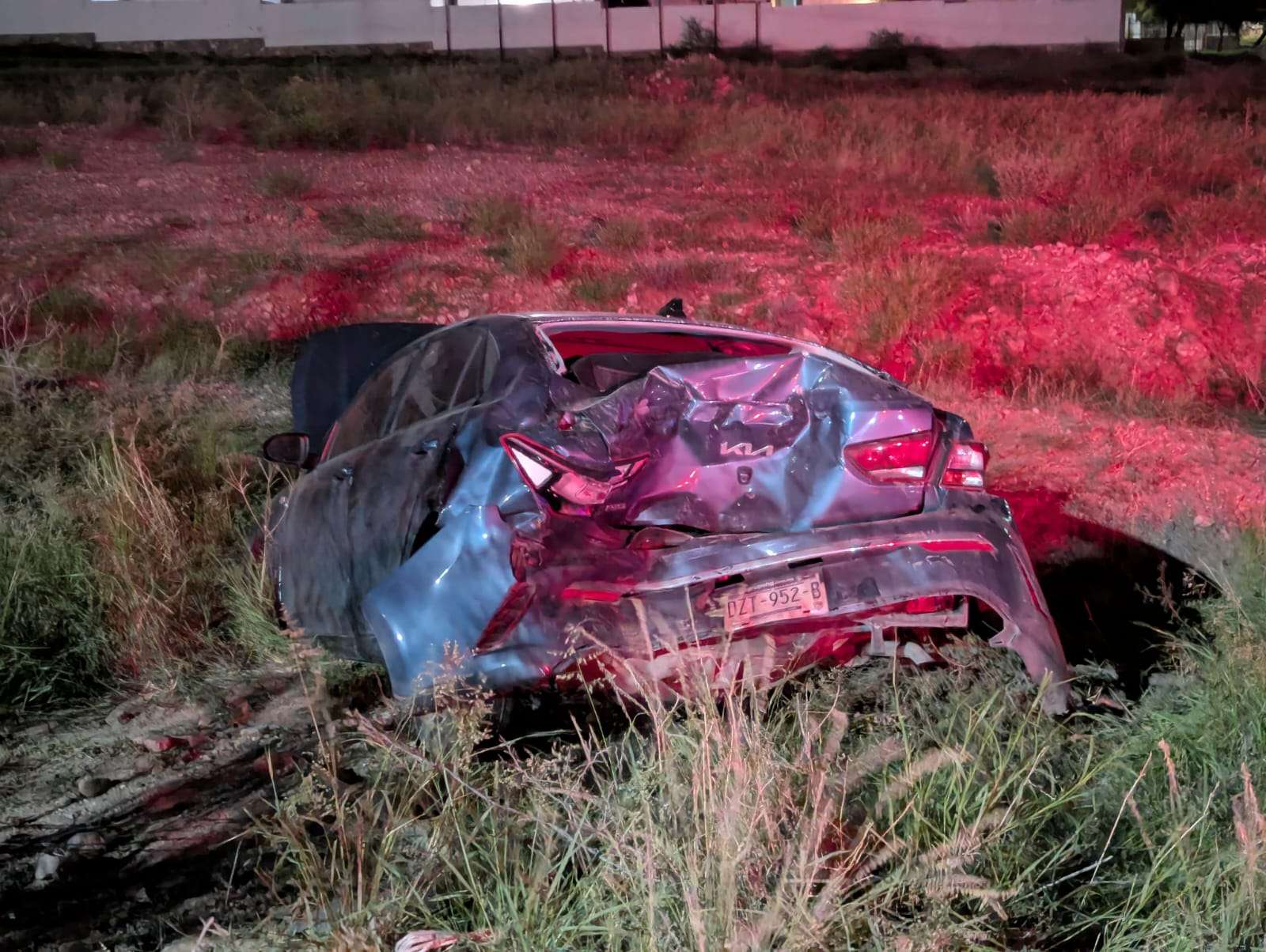 Impacta JAC a KIA fuerte choque en la Teófilo Borunda