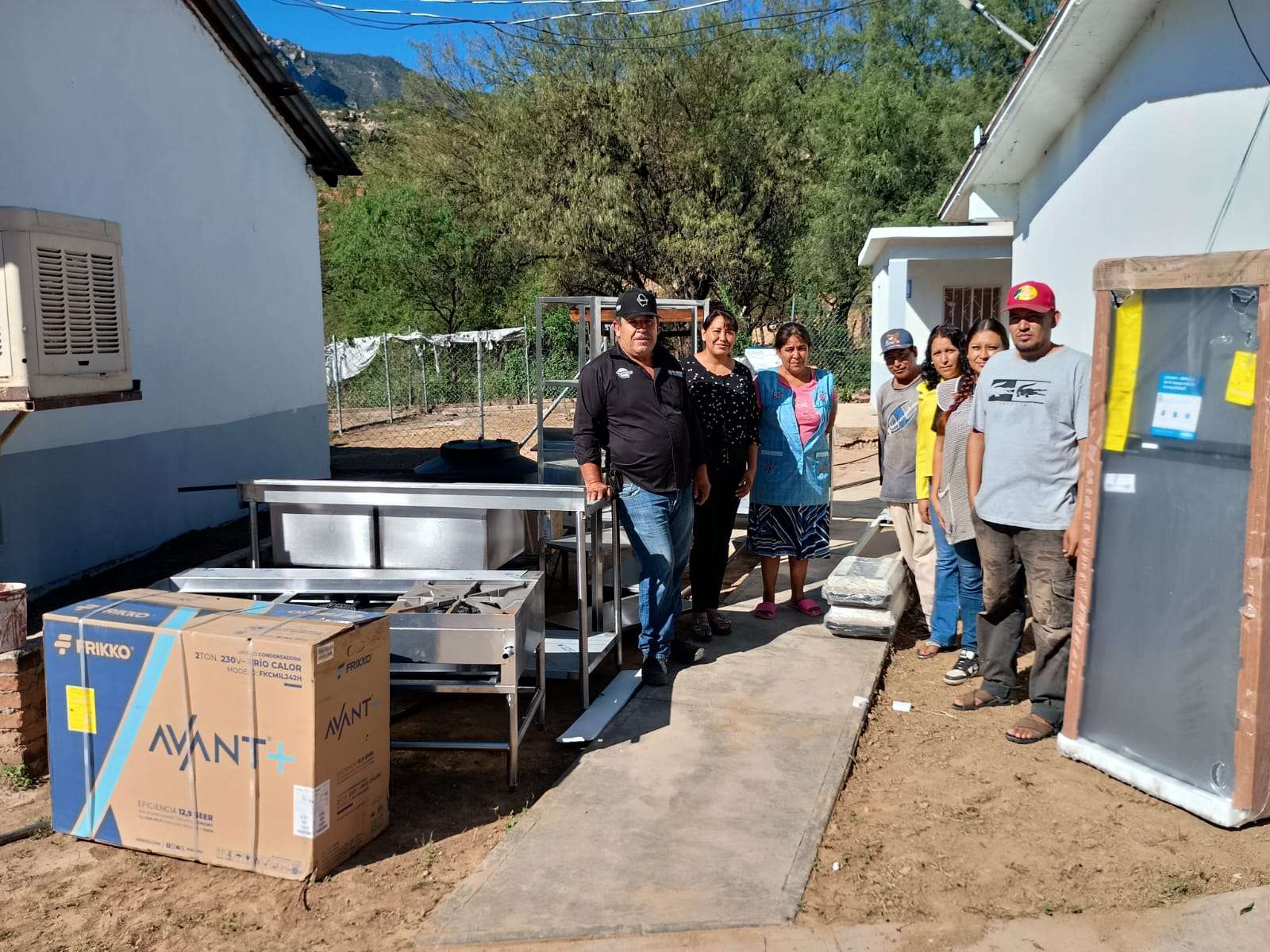 Equipan comedores escolares y comunitarios en tres municipios