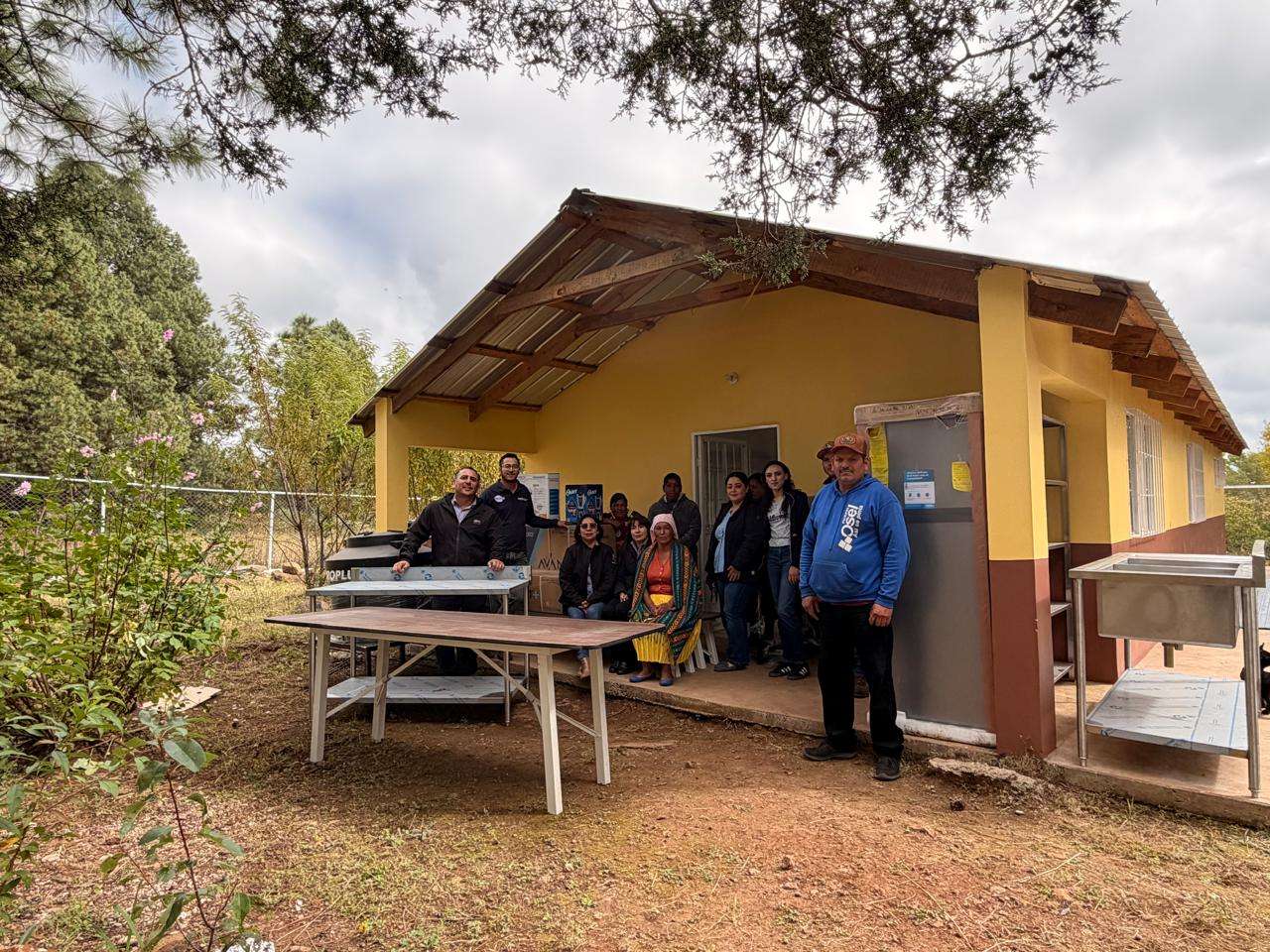 Equipan comedores escolares y comunitarios en tres municipios
