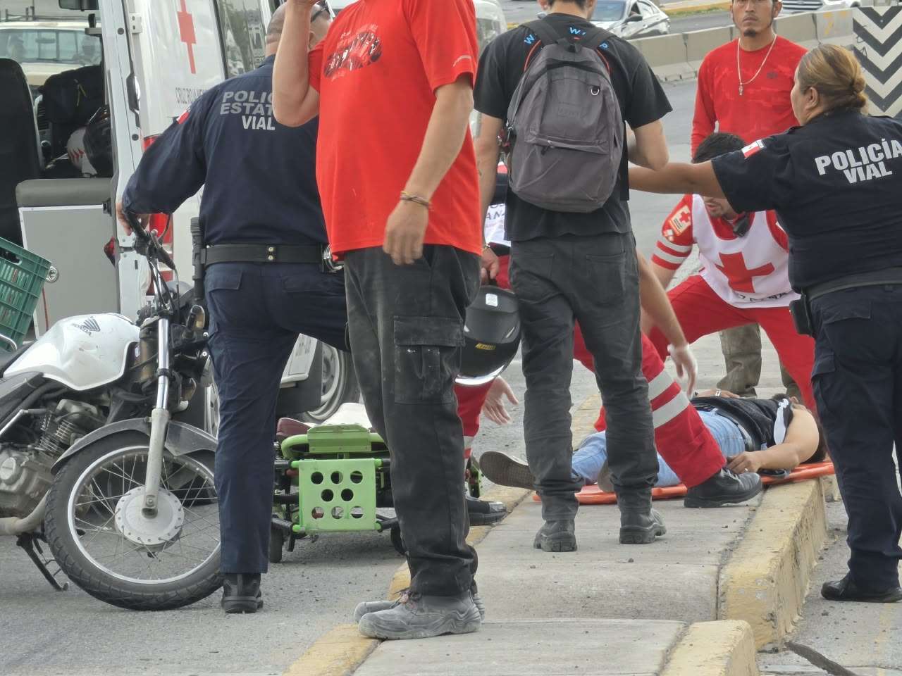 Resulta lesionado motociclista tras choque en Perif. de la Juventud