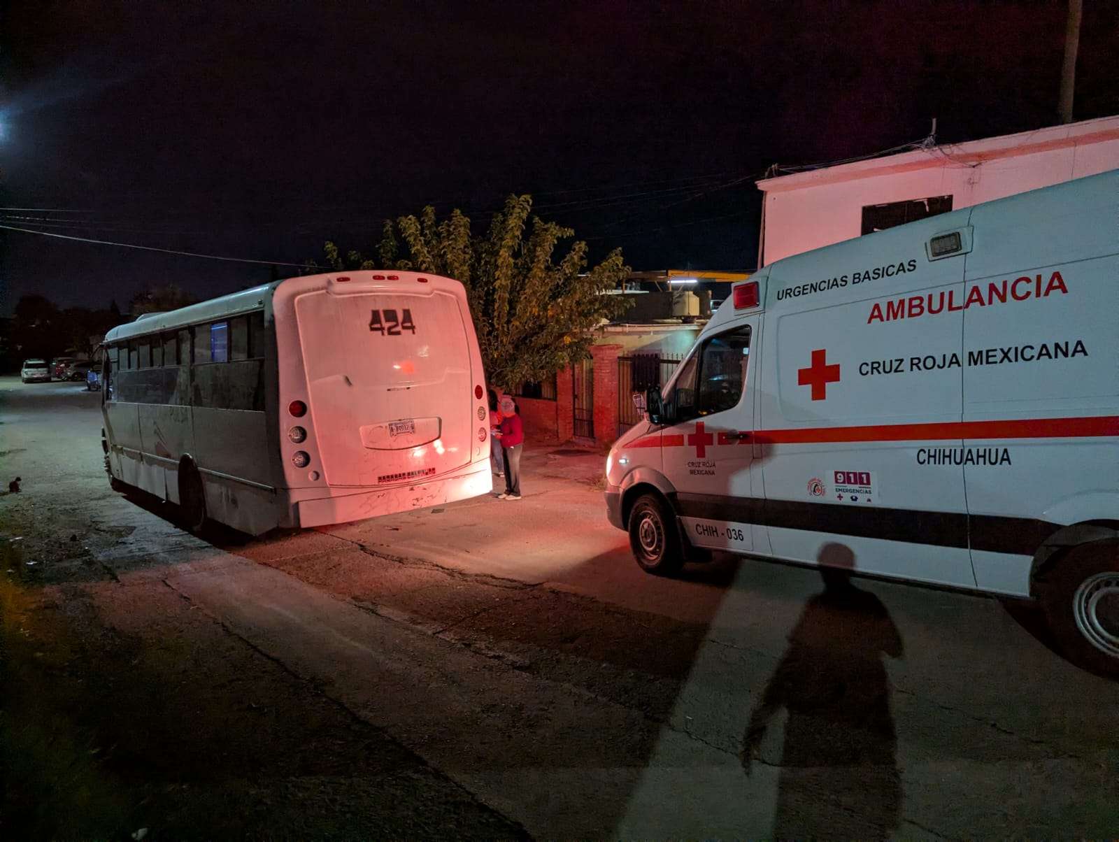 Arrolla camión urbano a adulto mayor en la División del Norte
