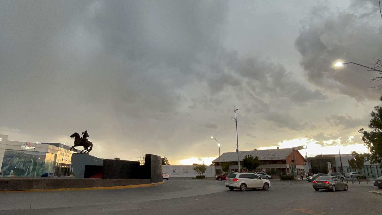 Cae lluvia moderada en varios sectores de la ciudad 