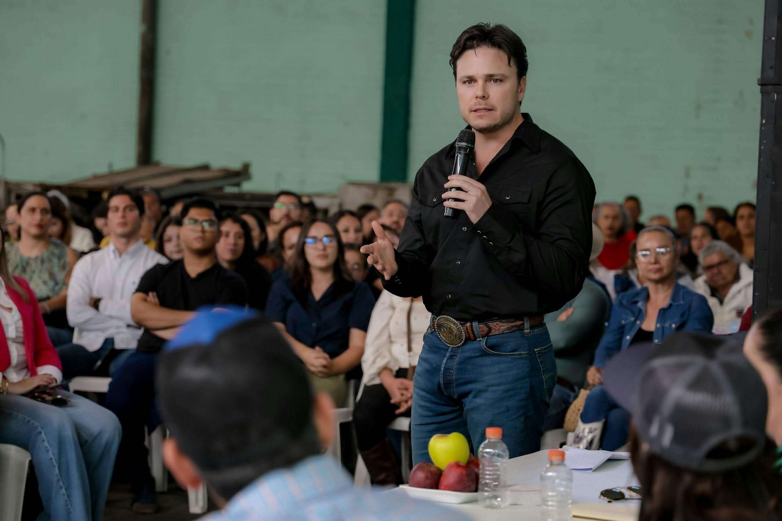 Escucha Marco Bonilla a más de mil 200 habitantes de Guerrero