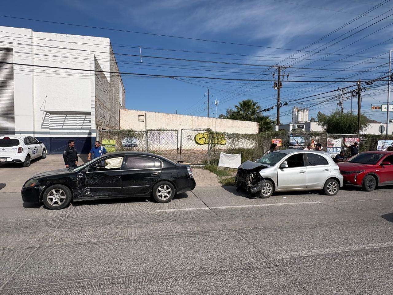 Genera fuerte choque múltiple caos vial en la Juan Escutia