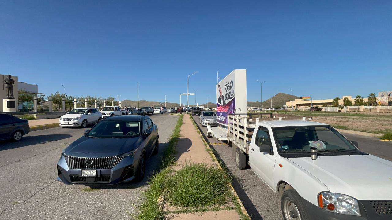Realizan militantes del PAN caravana en apoyo al exfiscal