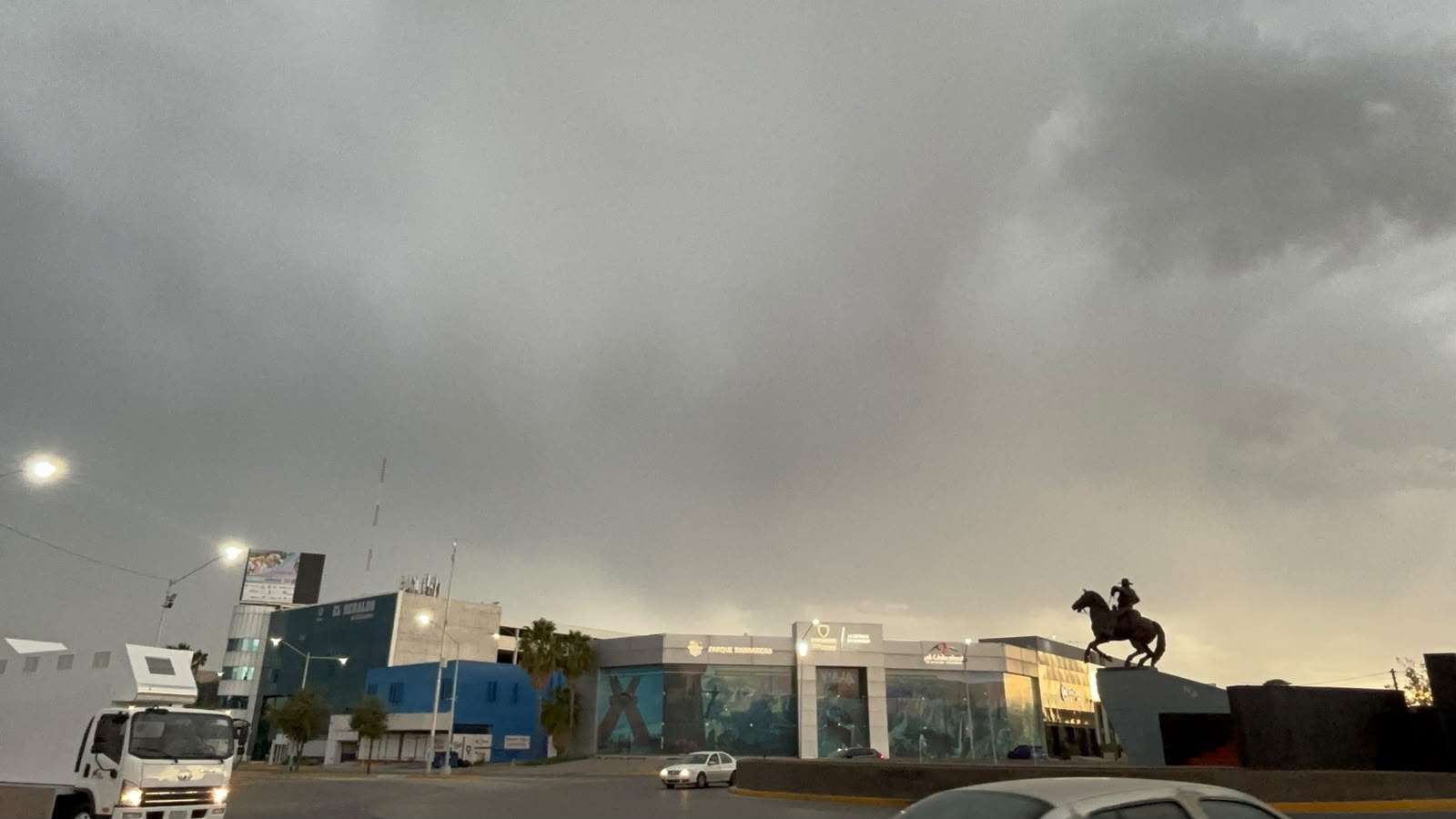 Cae lluvia moderada en varios sectores de la ciudad 