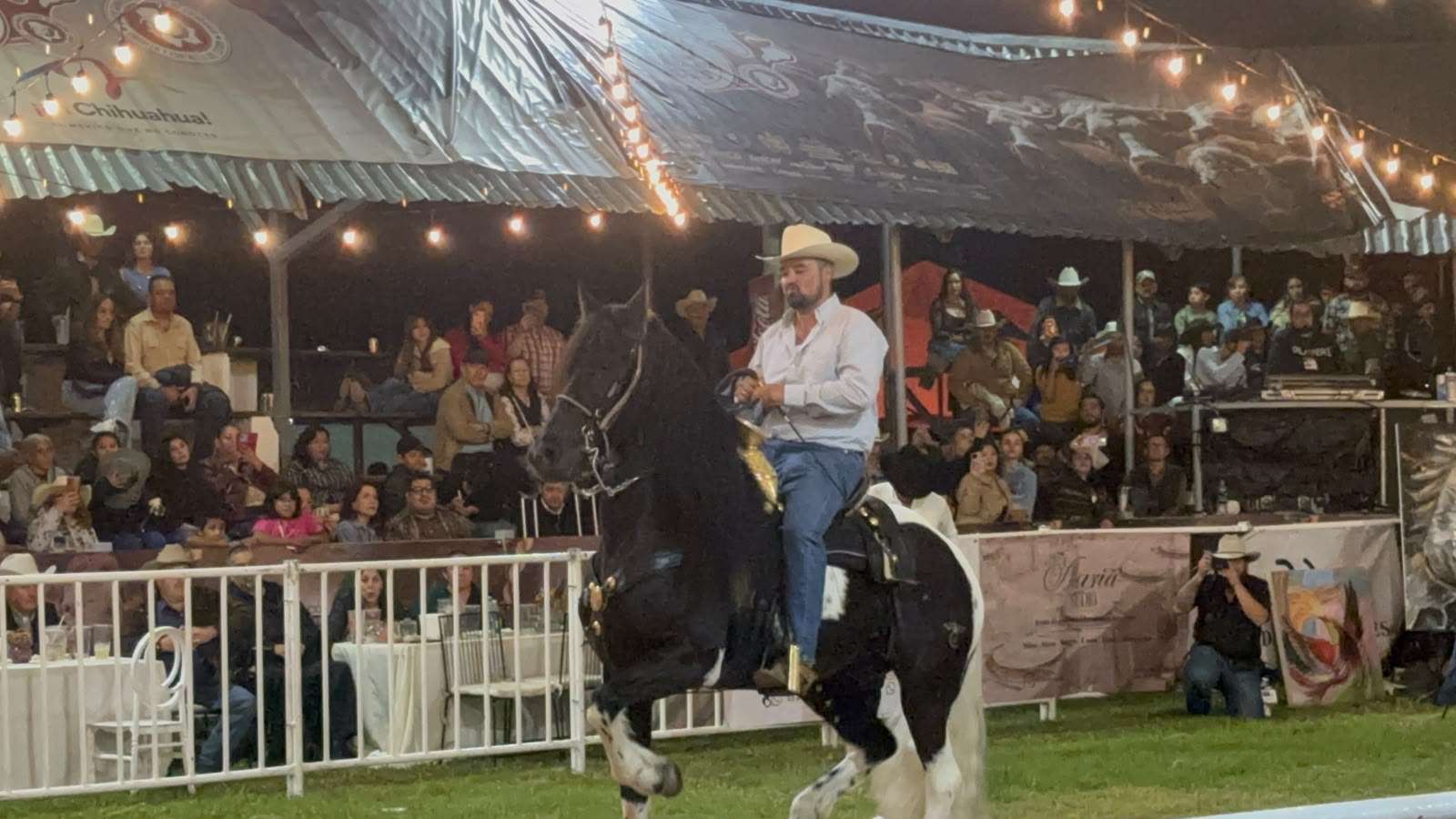 Exhiben a cabalgados bailadores de Expogan 2026