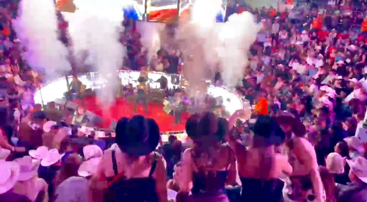 Interpretan Tucanes de Tijuana sus éxitos en Palenque de Expogan 2026