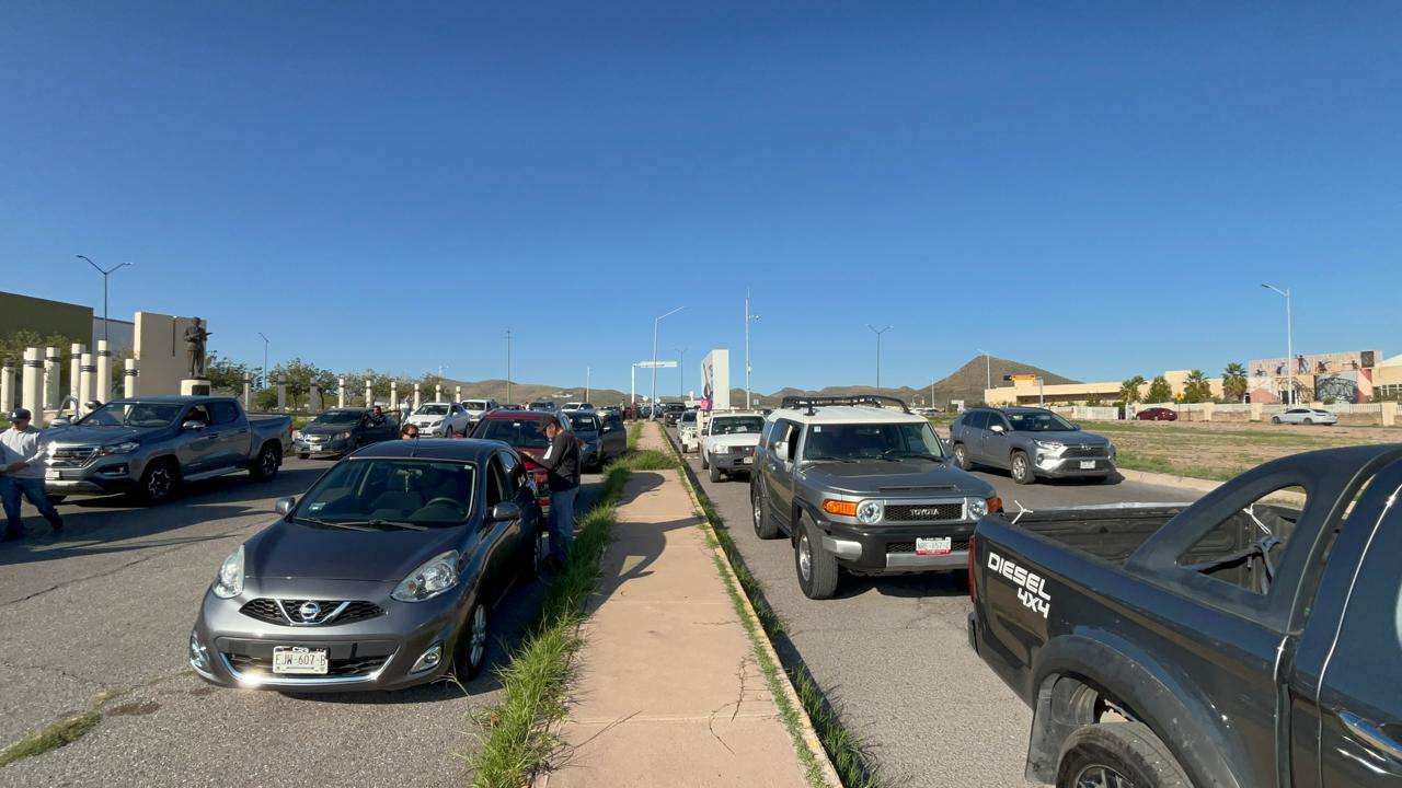 Realizan militantes del PAN caravana en apoyo al exfiscal