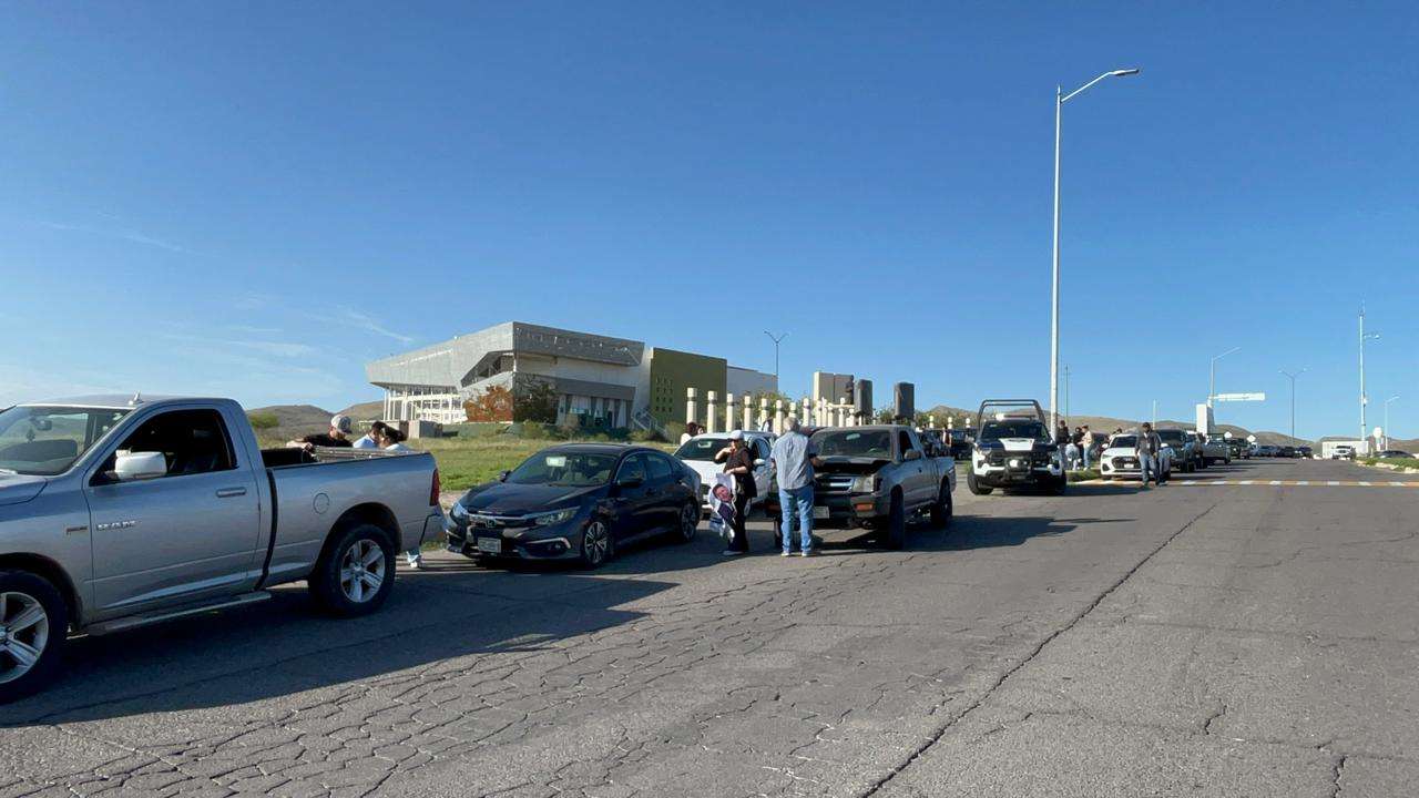 Realizan militantes del PAN caravana en apoyo al exfiscal