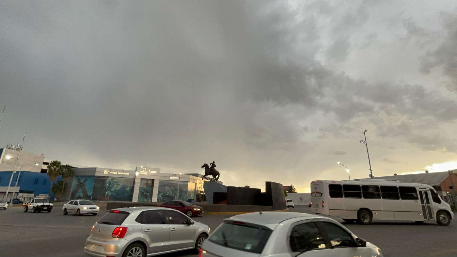 Cae lluvia moderada en varios sectores de la ciudad 