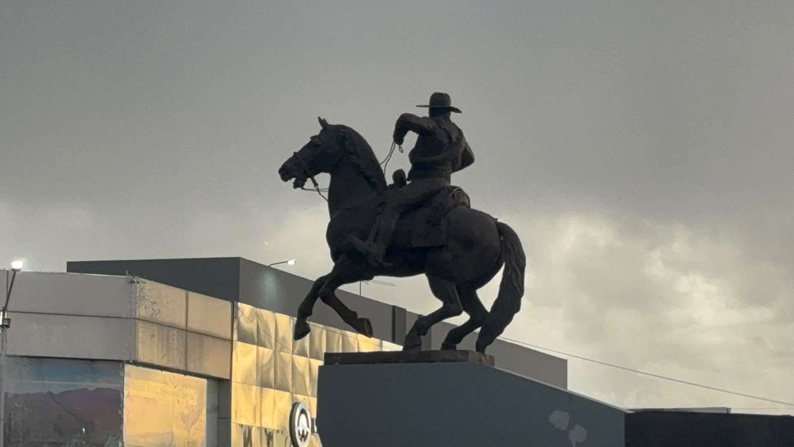 Cae lluvia moderada en varios sectores de la ciudad 
