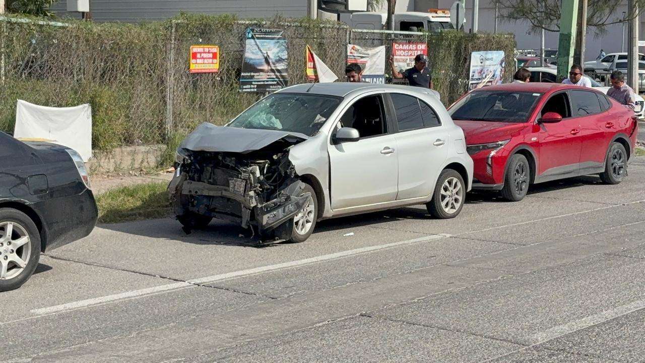 Genera fuerte choque múltiple caos vial en la Juan Escutia