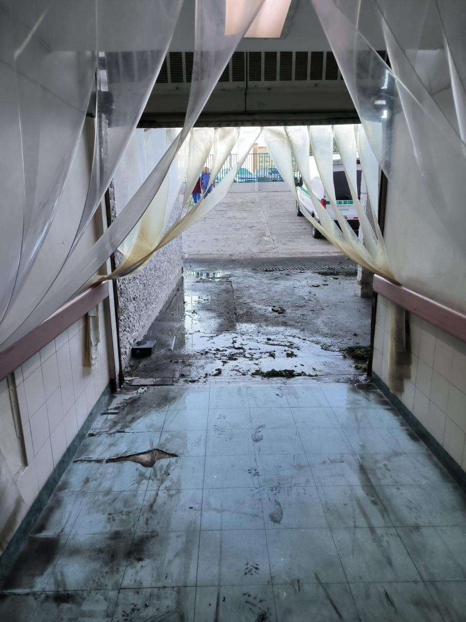 Termina Protección Civil de desaguar la clínica 6 del IMSS