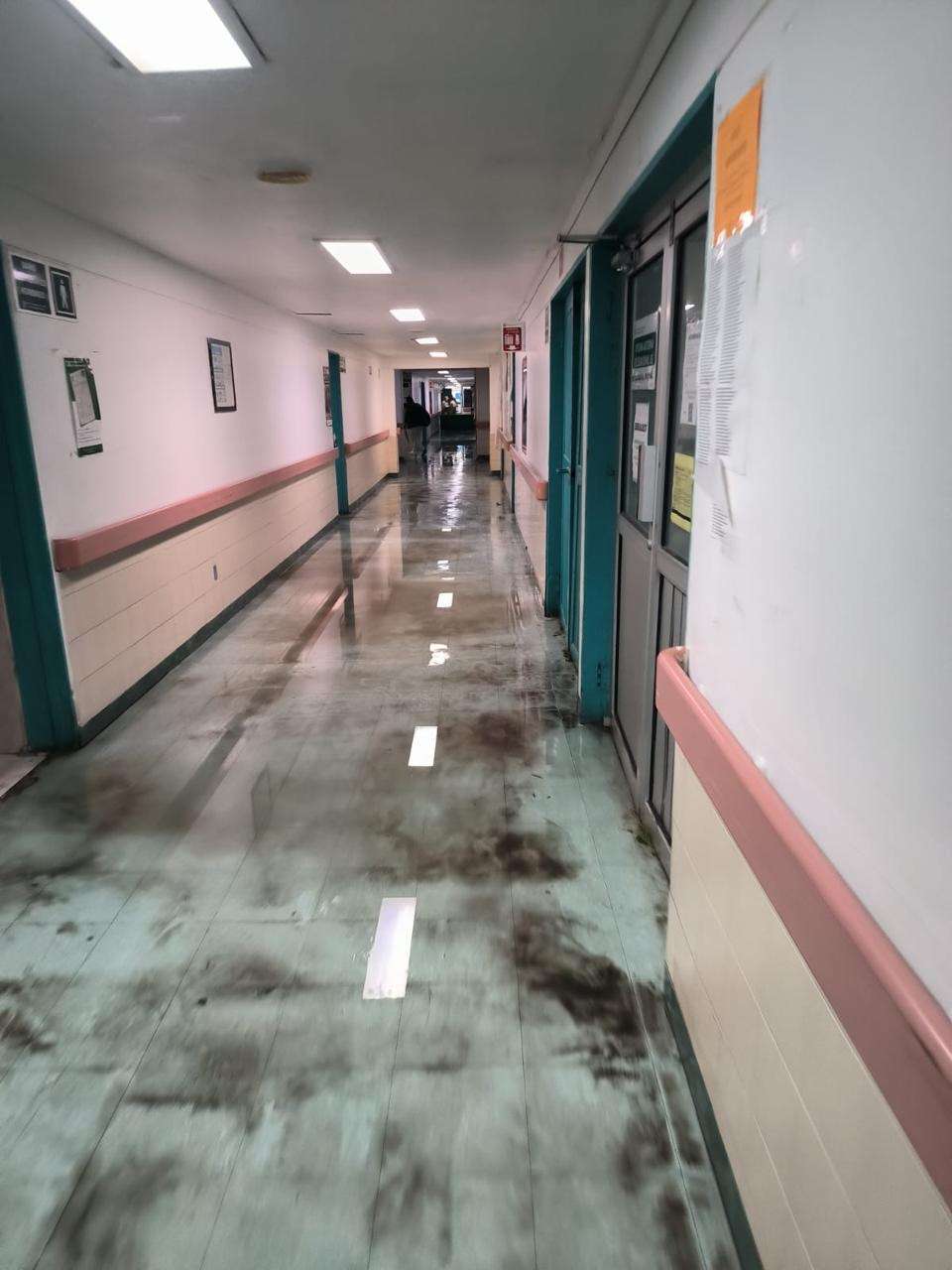 Termina Protección Civil de desaguar la clínica 6 del IMSS