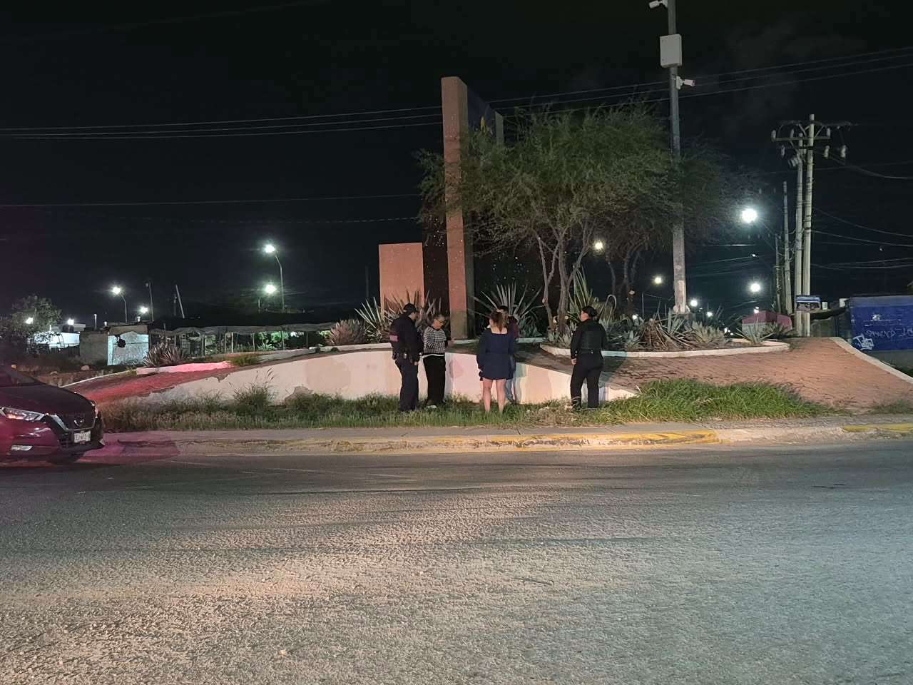 Derrapa en Paseos del Camino Real, resulta con golpes leves